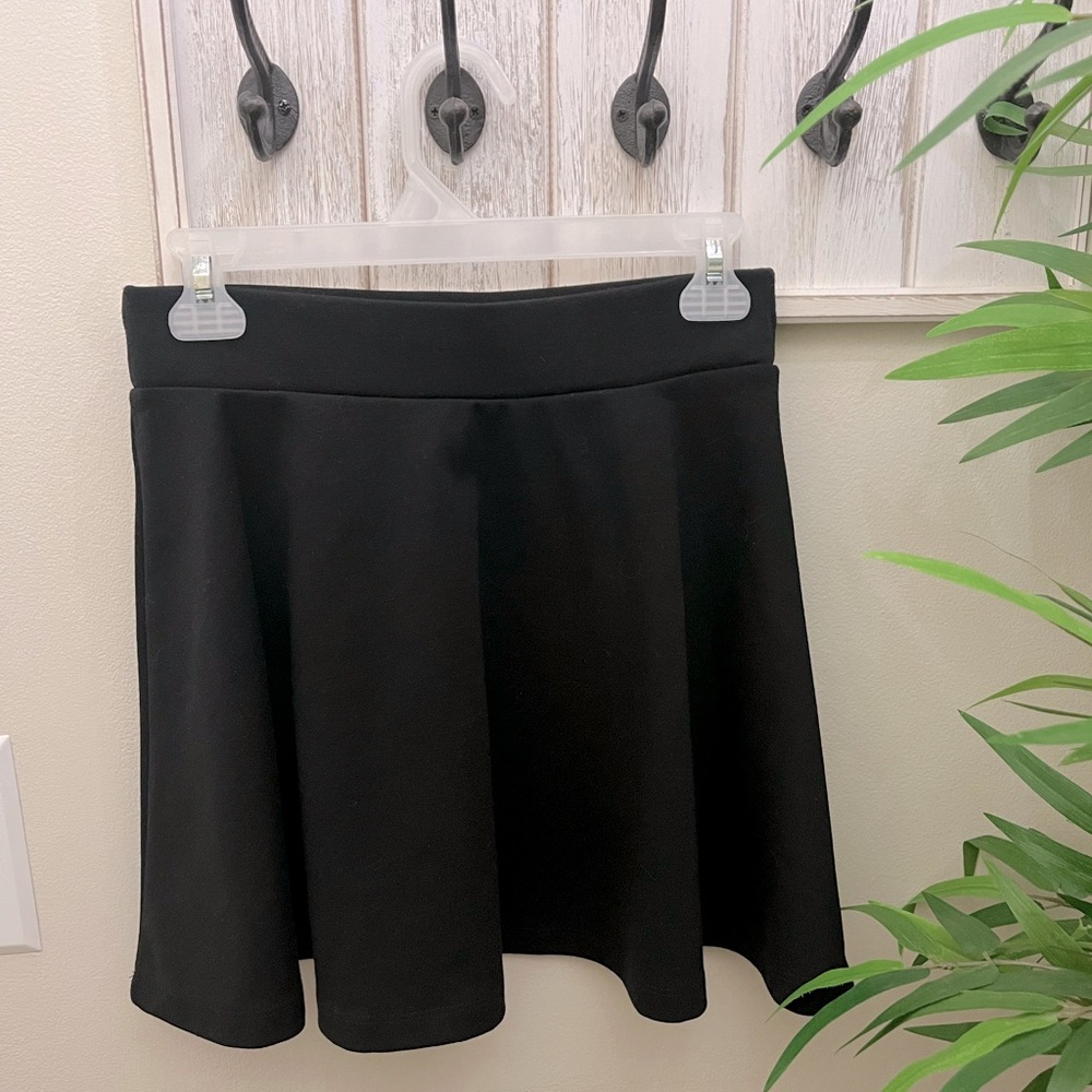Decree. Black Stretchy Knit Mini Skater Skirt - Size Medium